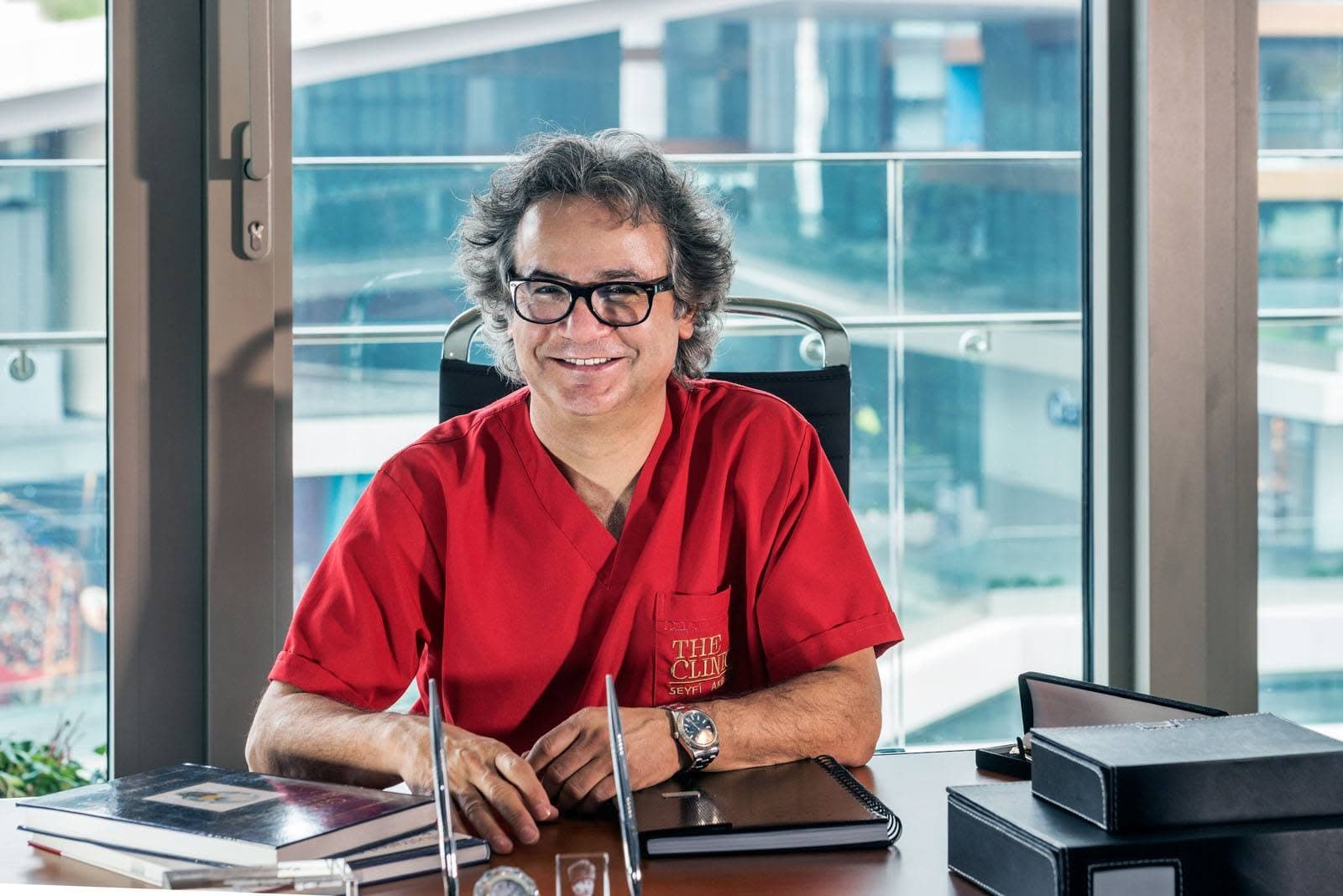 Op. Dr. Seyfi Akbay - Estetik Cerrah